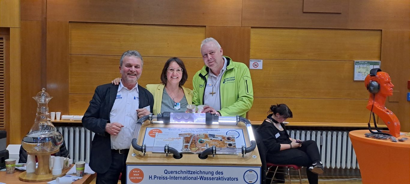 Aktivwasser24.de Teamleiter Harald Henschel mit Roland Bräutigam Aktivwasser24.de & Trinkwasserquelle24.de Teamwork